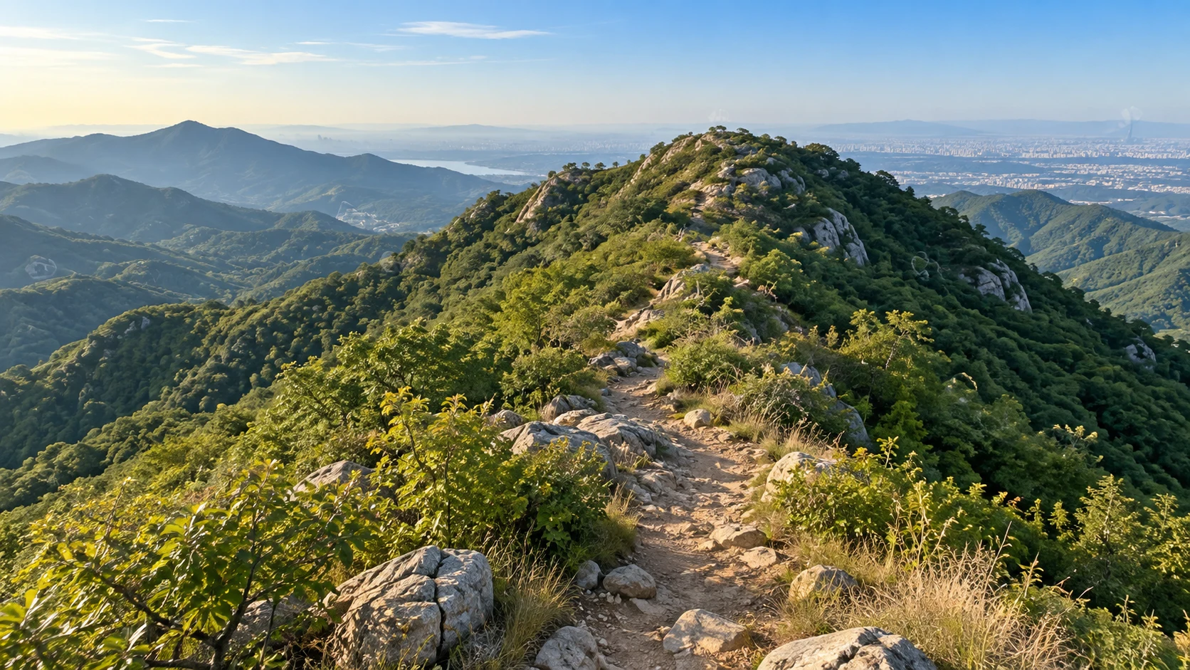 北京西山初秋山脊